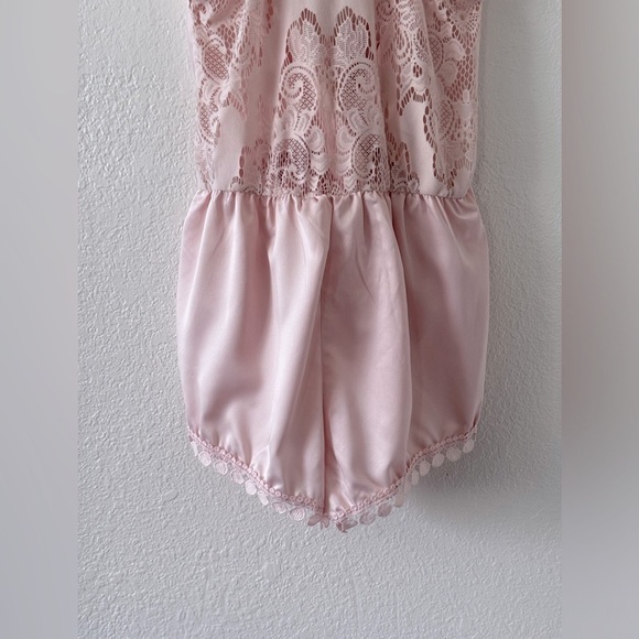 Flora Nikrooz Millie Romper crossover adjustable straps embroidered eyelet trim - Picture 8 of 15